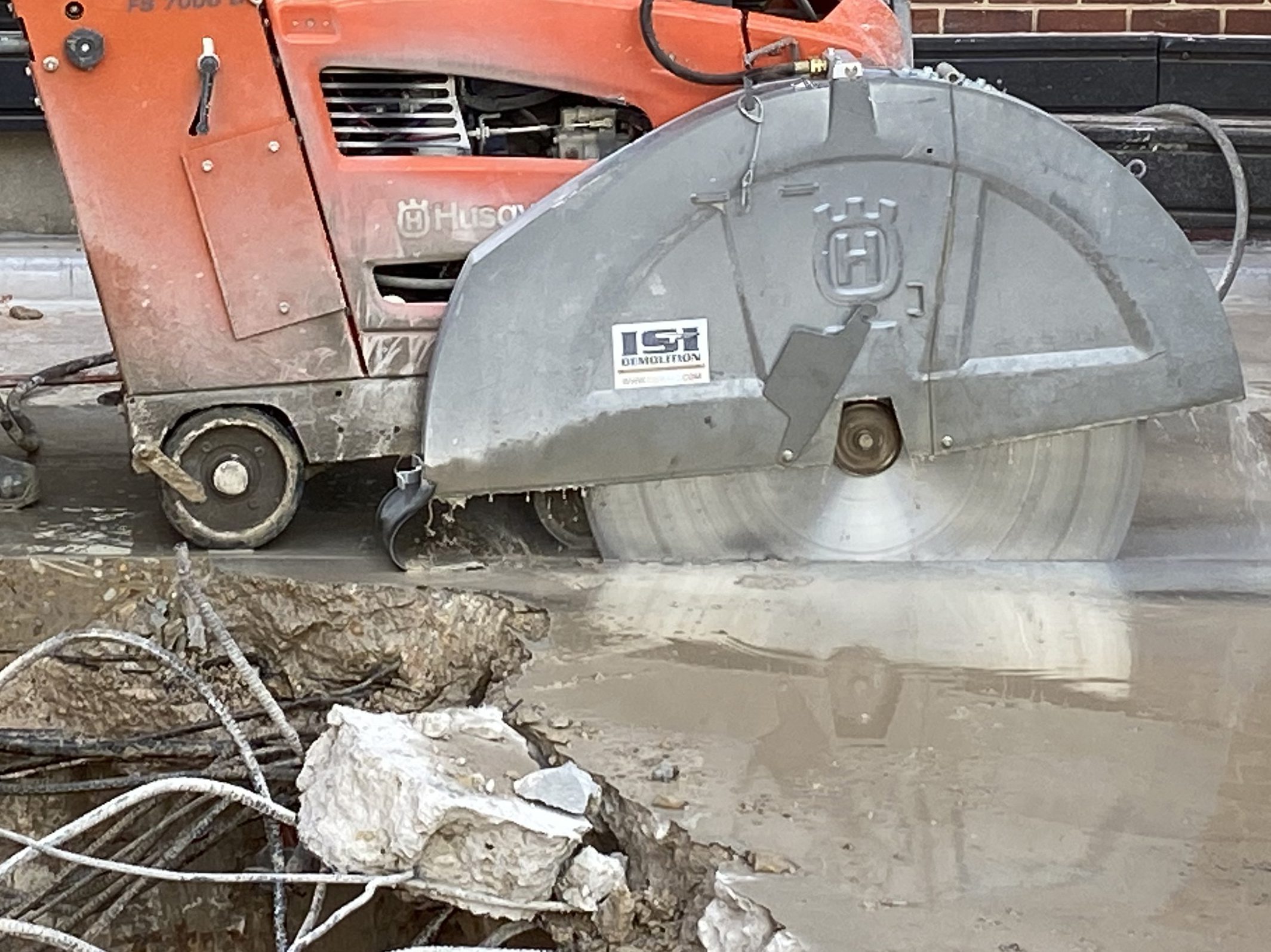 ISI Demolition Saw Cutting machine